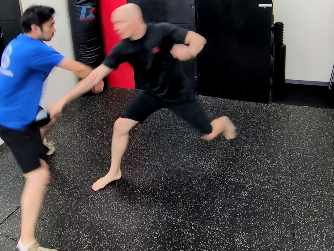 a lunging knife attack and proper defense